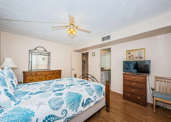 Yacht Club Waterfront Apartment *