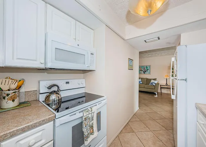 Yacht Club Waterfront Apartment *