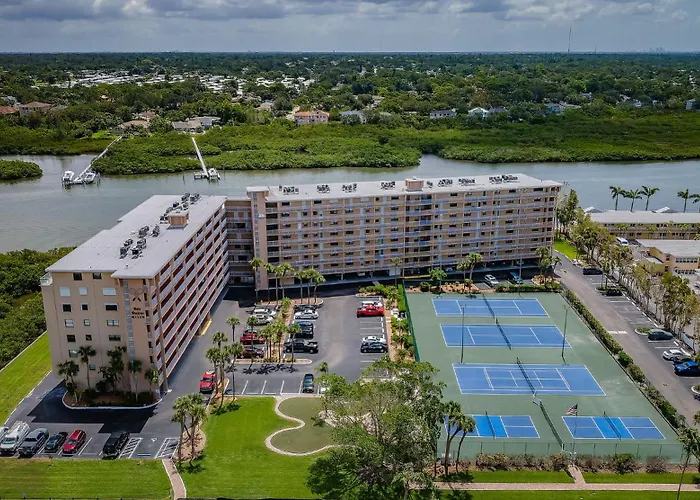 Yacht Club Waterfront *