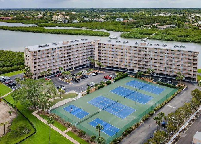 Yacht Club Waterfront * Clearwater Beach