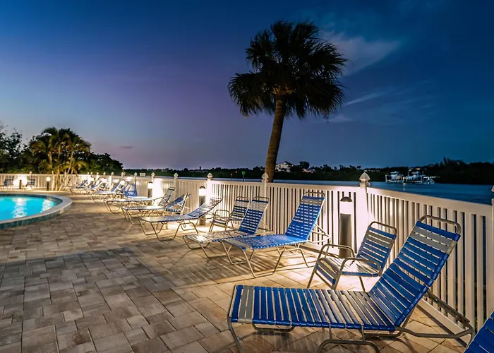 Yacht Club Waterfront *